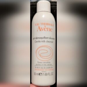 Avenue White Cleanser & Exfoliant for Gentle Skincare